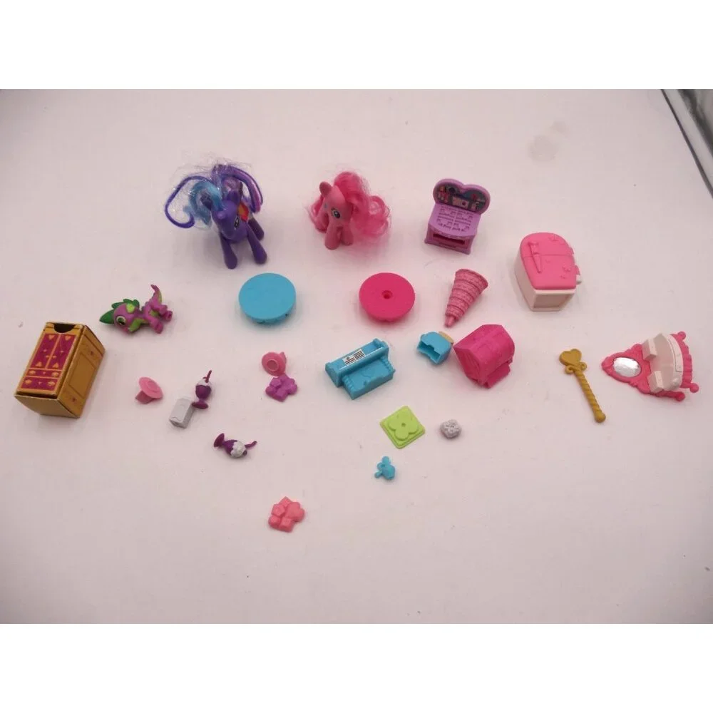 My Little Pony Canterlot Deluxe Playset, With Accessories 2 Pony's 1‎ carriage